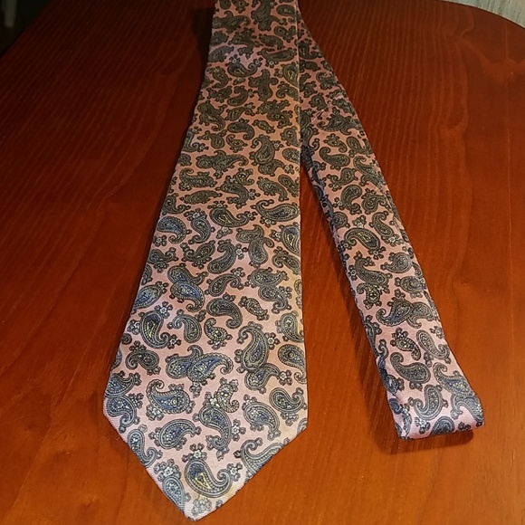 Christian Dior Other - 🏵 Christian Dior 100% Silk Paisley Pink Necktie